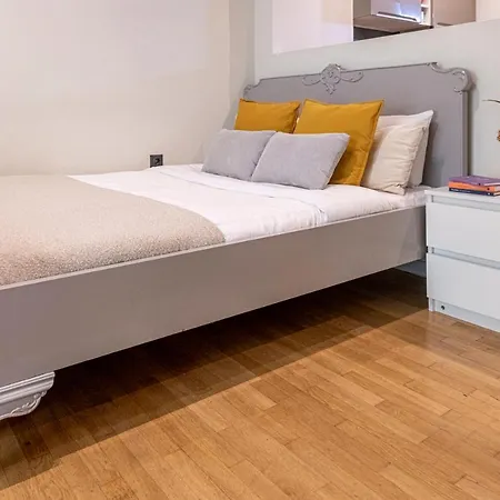 Apartment Phaedrus Living Center Cozy Studio Lykavitos
